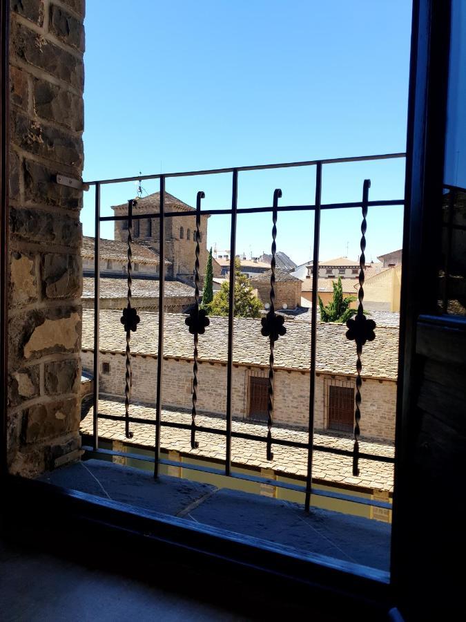Mirador De La Catedral Appartement Jaca Buitenkant foto
