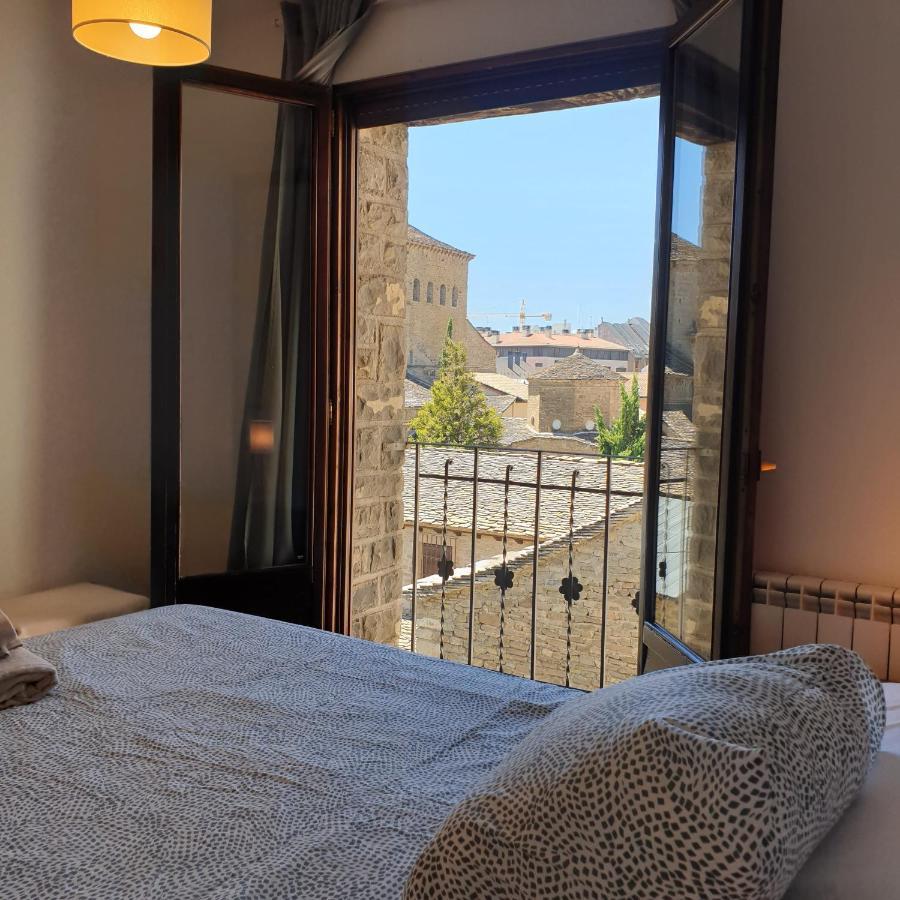 Mirador De La Catedral Appartement Jaca Buitenkant foto
